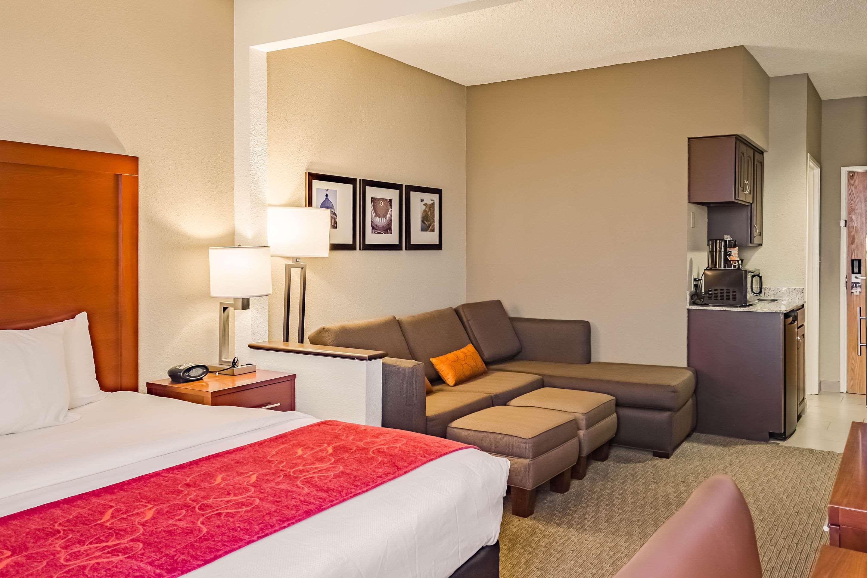 Comfort Suites Хатисбург Екстериор снимка