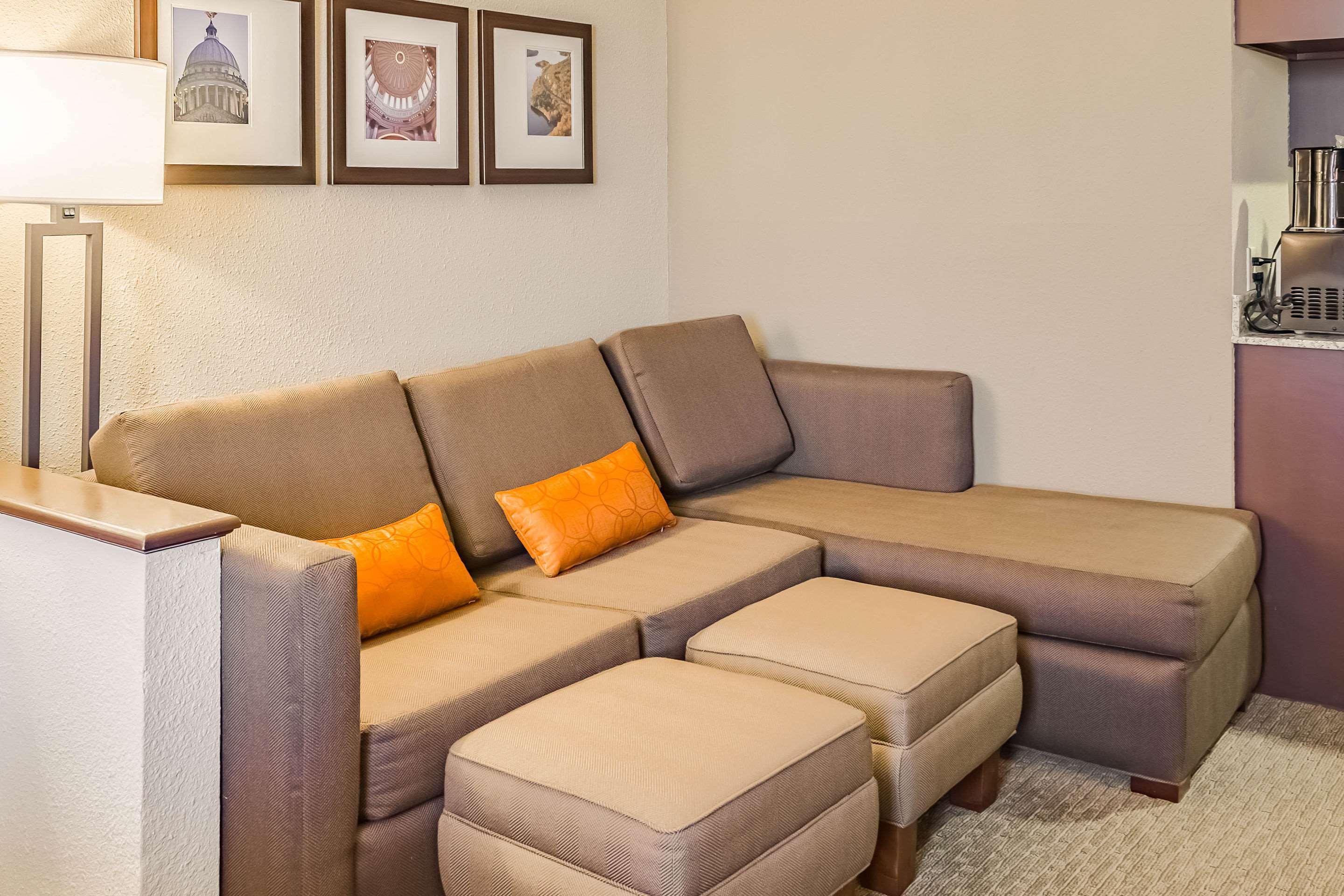 Comfort Suites Хатисбург Екстериор снимка