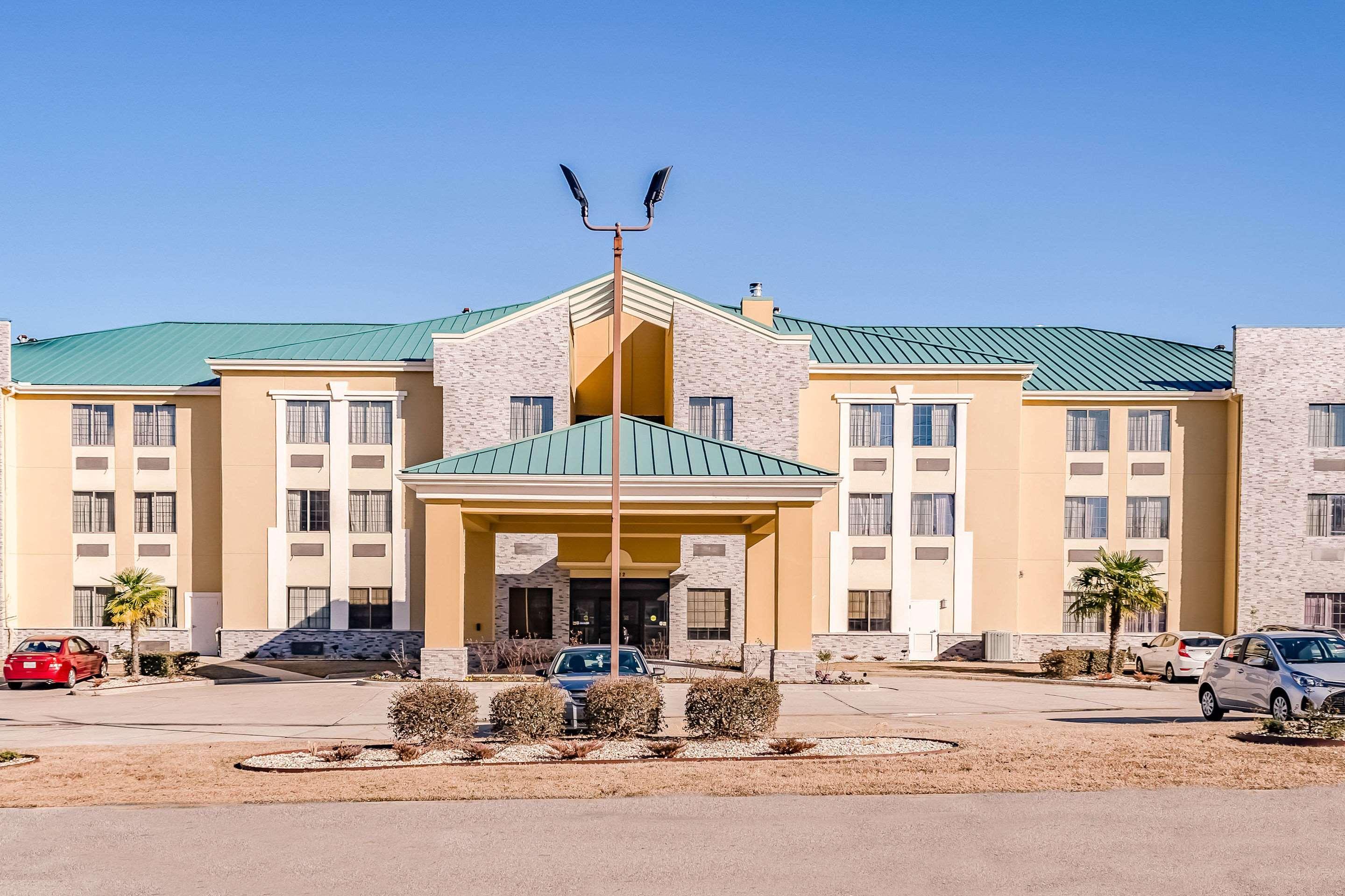 Comfort Suites Хатисбург Екстериор снимка