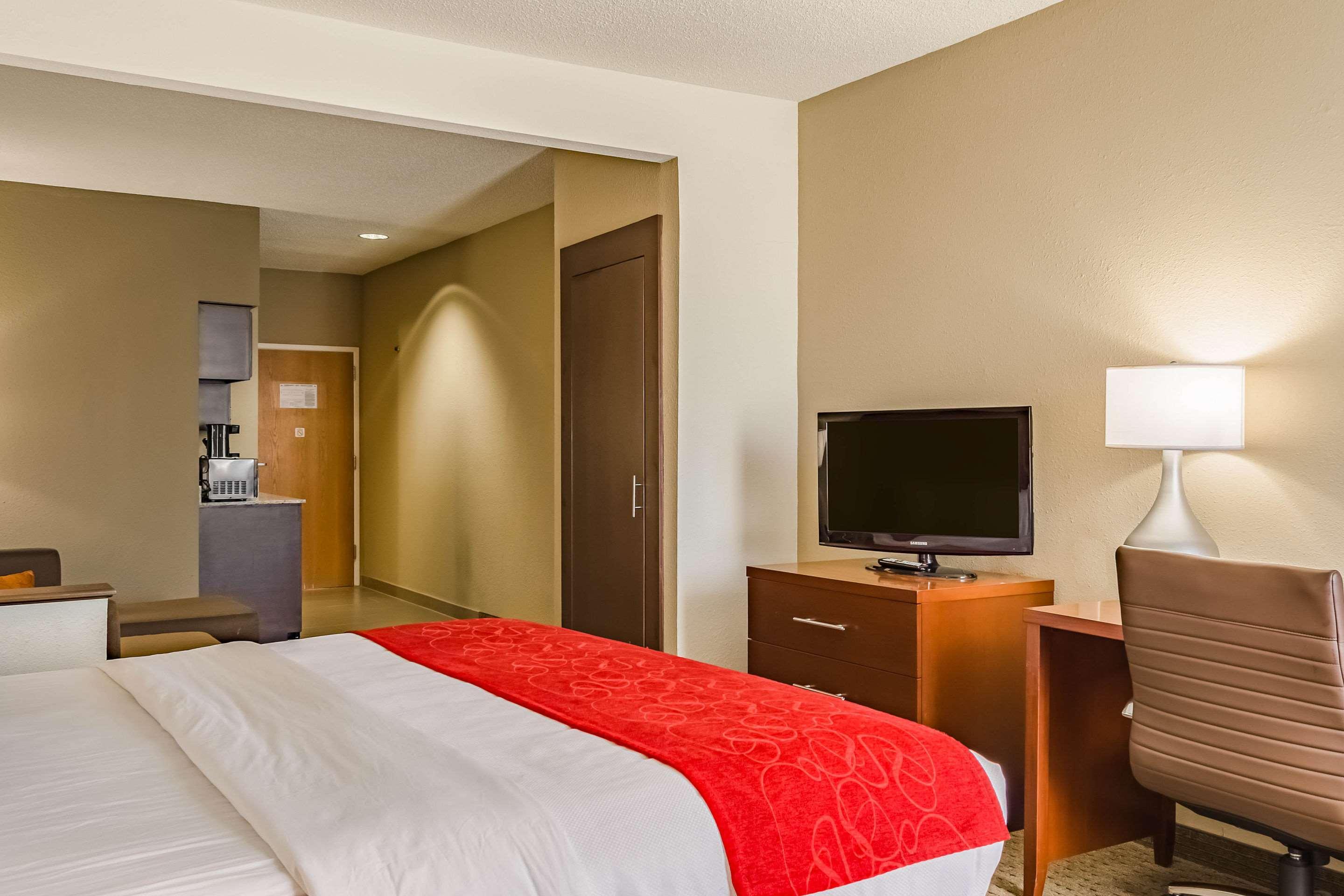 Comfort Suites Хатисбург Екстериор снимка