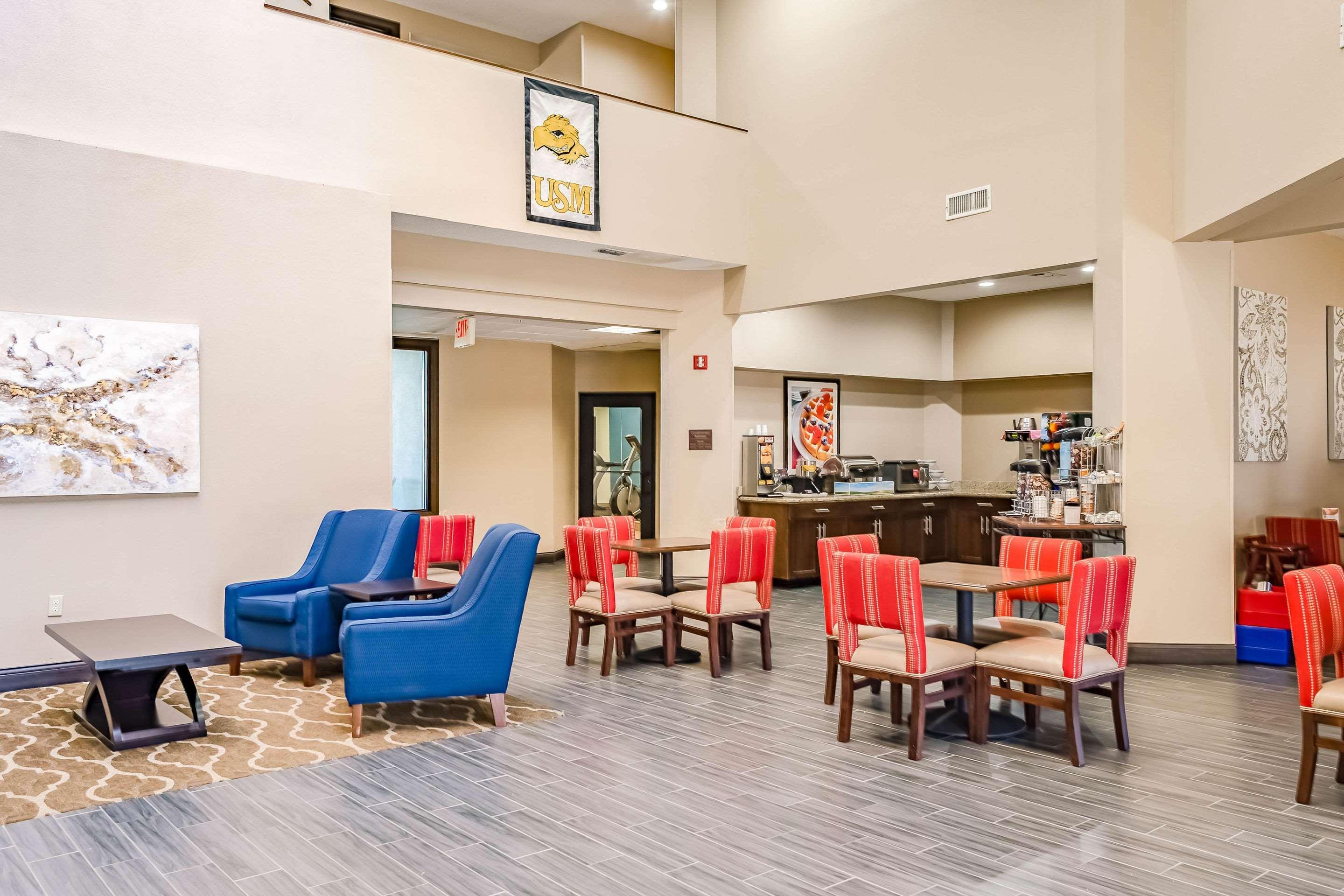 Comfort Suites Хатисбург Екстериор снимка