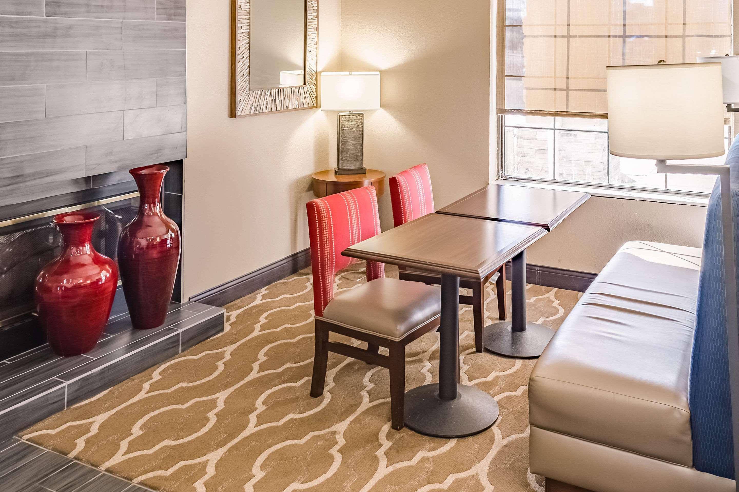 Comfort Suites Хатисбург Екстериор снимка