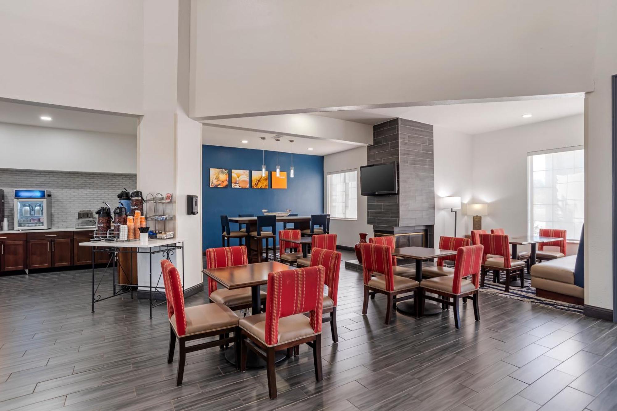 Comfort Suites Хатисбург Екстериор снимка