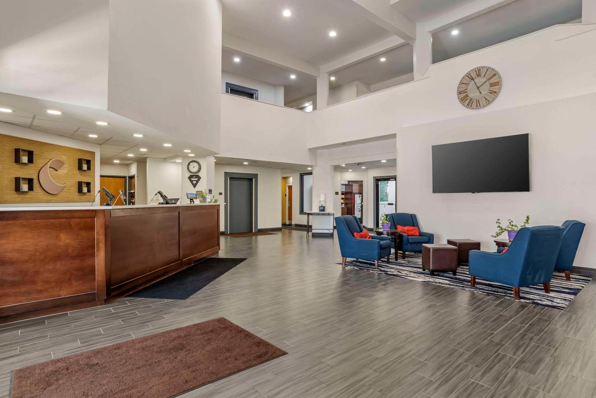 Comfort Suites Хатисбург Екстериор снимка
