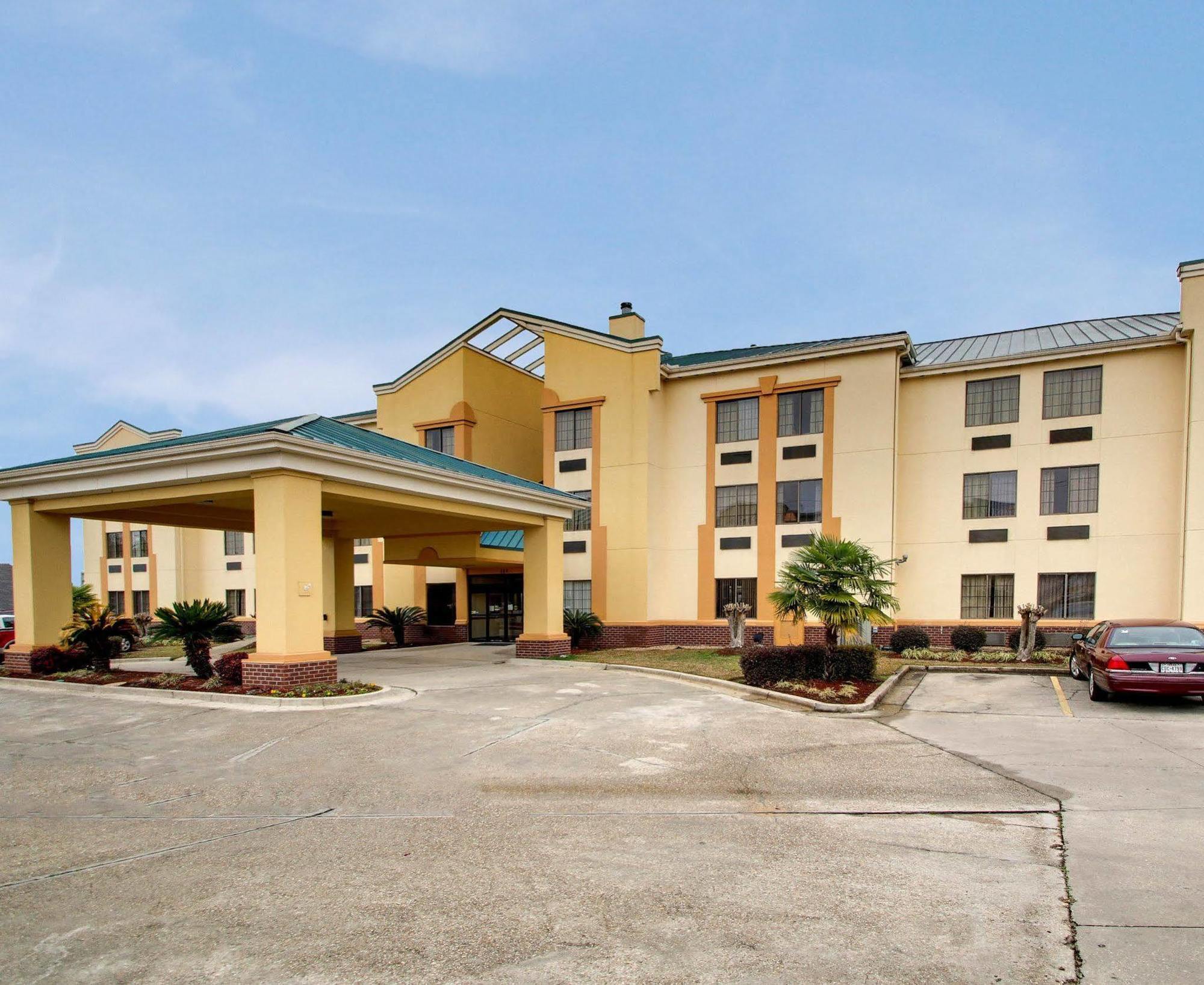 Comfort Suites Хатисбург Екстериор снимка